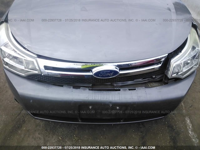 1FAHP3FN8AW267717 - 2010 FORD FOCUS SE GRAY photo 6