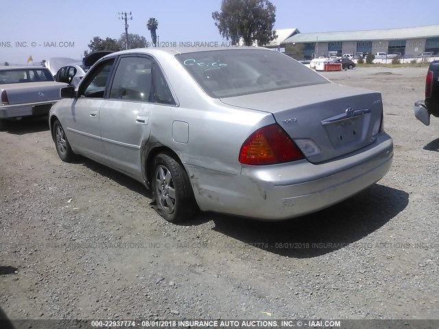 4T1BF28B42U196749 - 2002 TOYOTA AVALON XL/XLS SILVER photo 3