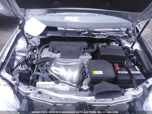 4T1BF1FK2HU708126 - 2017 TOYOTA CAMRY LE/XLE/SE/XSE SILVER photo 10