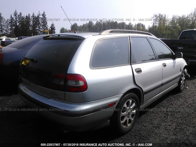 YV1VW2520YF417647 - 2000 VOLVO V40 SILVER photo 4