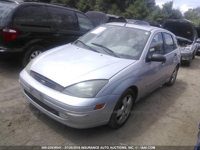 3FAHP37383R124575 - 2003 FORD FOCUS ZX5 SILVER photo 2