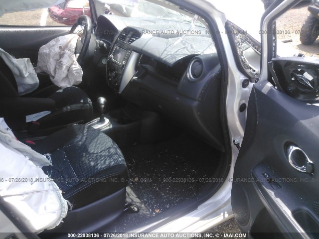 3N1CE2CP9GL363559 - 2016 NISSAN VERSA NOTE S/S PLUS/SV/SL/SR SILVER photo 5