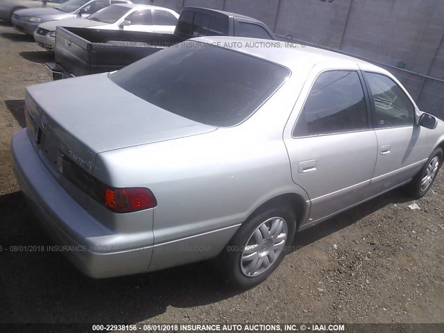 4T1BG22K91U080600 - 2001 TOYOTA CAMRY CE/LE/XLE ვერცხლისფერი ფოტო 4