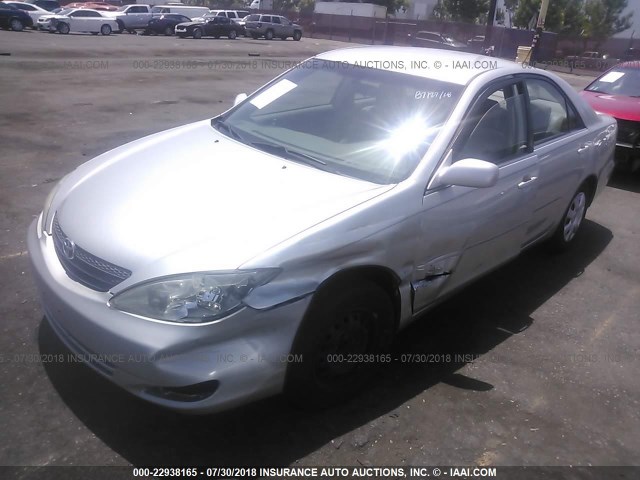JTDBE32K030231429 - 2003 TOYOTA CAMRY LE/XLE 银色 照片 2