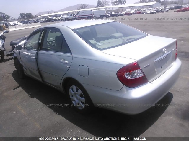 JTDBE32K030231429 - 2003 TOYOTA CAMRY LE/XLE 银色 照片 3