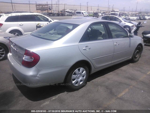 JTDBE32K030231429 - 2003 TOYOTA CAMRY LE/XLE 银色 照片 4
