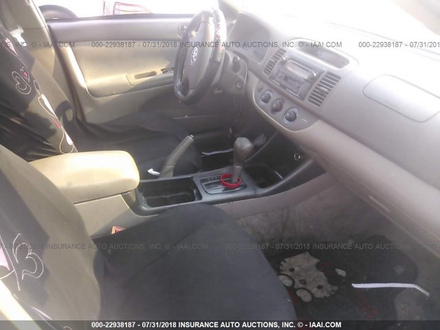 4T1BF30K54U078763 - 2004 TOYOTA CAMRY LE/XLE/SE 白色 照片 5