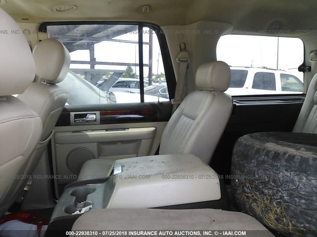 5LMFU28R03LJ07462 - 2003 LINCOLN NAVIGATOR Schwarz Foto 8