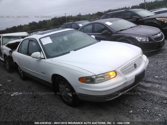 2G4WF5516Y1229544 - 2000 BUICK REGAL GS WHITE photo 1