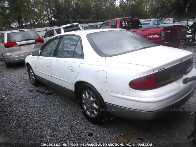 2G4WF5516Y1229544 - 2000 BUICK REGAL GS WHITE photo 3