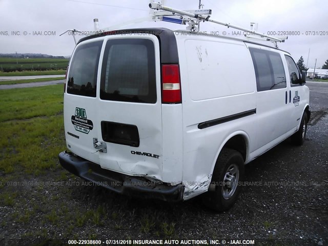 1GCGG25V061197040 - 2006 CHEVROLET EXPRESS G2500  WHITE photo 4