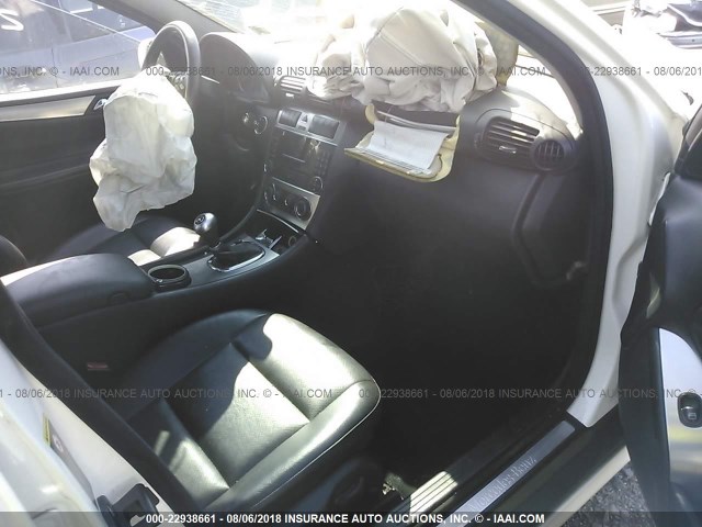 WDBRF52H76F780542 - 2006 MERCEDES-BENZ C GENERATION 2006 230 WHITE photo 5