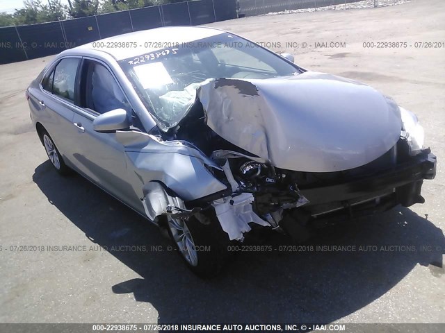 4T1BF1FK3GU125840 - 2016 TOYOTA CAMRY LE/XLE/SE/XSE SILVER photo 1