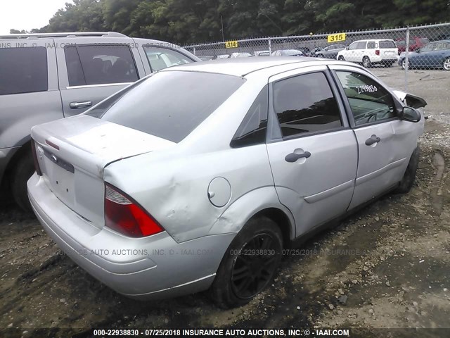 1FAHP34N07W255668 - 2007 FORD FOCUS ZX4/S/SE/SES GRAY photo 4