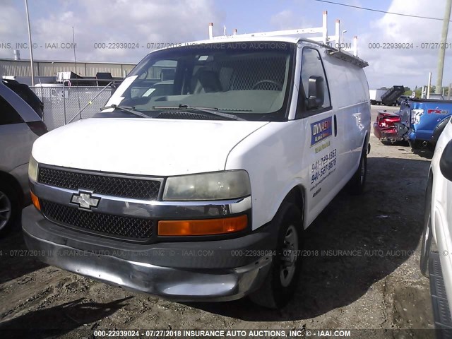 1GCHG35U861224146 - 2006 CHEVROLET EXPRESS G3500  WHITE photo 2