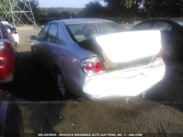 4T1BE32K95U958835 - 2005 TOYOTA CAMRY LE/XLE/SE 银色 照片 3
