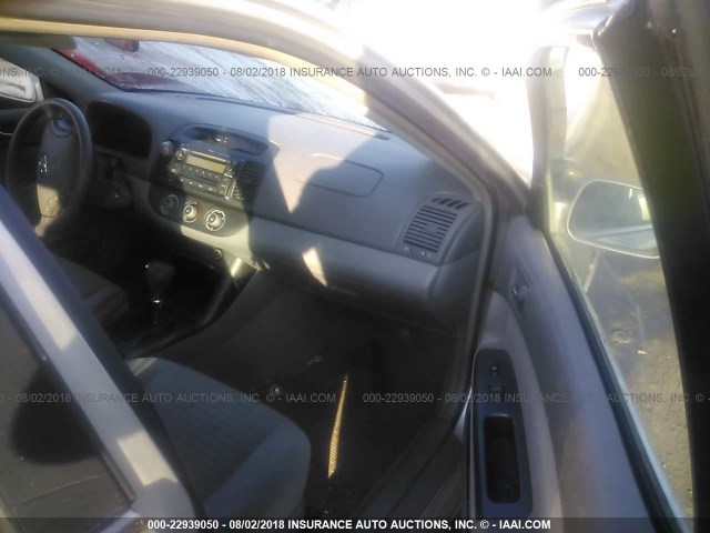 4T1BE32K95U958835 - 2005 TOYOTA CAMRY LE/XLE/SE 银色 照片 5