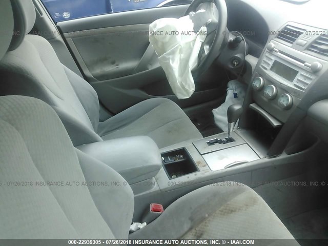 4T4BE46K29R098515 - 2009 TOYOTA CAMRY SE/LE/XLE 银色 照片 5