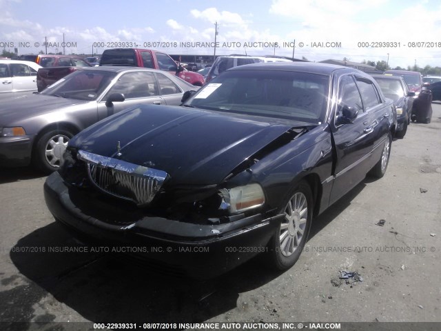 1LNHM81W34Y636987 - 2004 LINCOLN TOWN CAR EXECUTIVE/SIGNATURE Siyah fotoğraf 2
