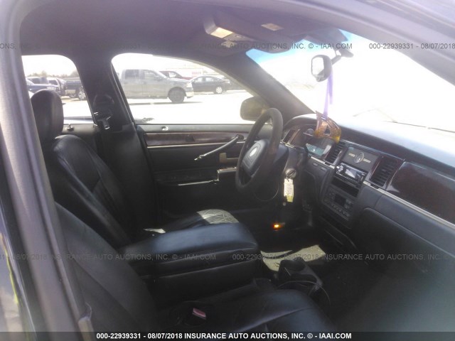 1LNHM81W34Y636987 - 2004 LINCOLN TOWN CAR EXECUTIVE/SIGNATURE Siyah fotoğraf 5
