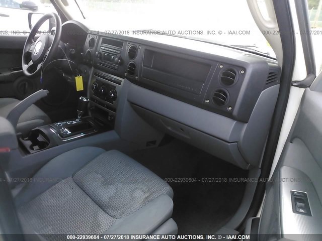 1J8HG48N96C244932 - 2006 JEEP COMMANDER WHITE photo 5