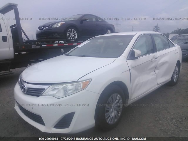 4T1BF1FK2CU588417 - 2012 TOYOTA CAMRY SE/LE/XLE თეთრი ფოტო 2