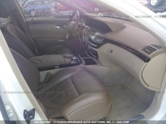 WDDNG86X07A122968 - 2007 MERCEDES-BENZ S 550 4MATIC WHITE photo 5
