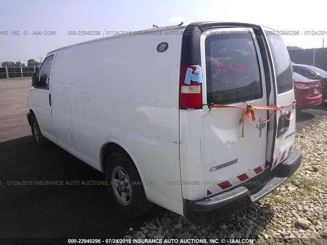 1GCFG15X851173719 - 2005 CHEVROLET EXPRESS G1500  WHITE photo 3