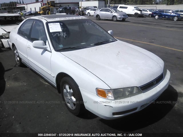 1HGCE6674VA025332 - 1997 HONDA ACCORD EX/EX-R WHITE photo 1