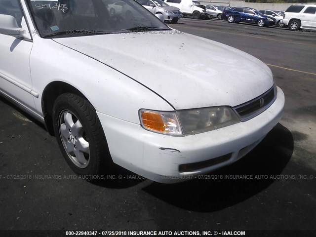 1HGCE6674VA025332 - 1997 HONDA ACCORD EX/EX-R WHITE photo 6