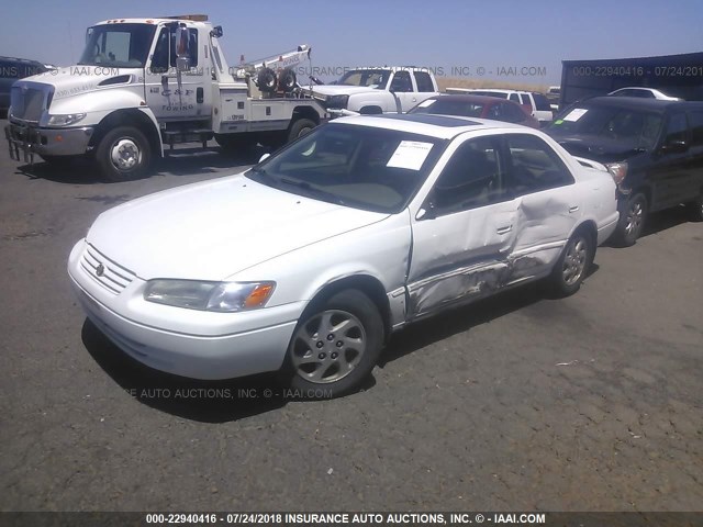 JT2BF28K0W0114381 - 1998 TOYOTA CAMRY LE/XLE WHITE photo 2