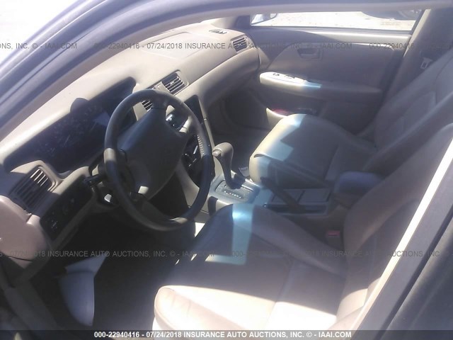 JT2BF28K0W0114381 - 1998 TOYOTA CAMRY LE/XLE WHITE photo 5