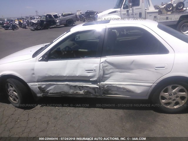 JT2BF28K0W0114381 - 1998 TOYOTA CAMRY LE/XLE WHITE photo 6
