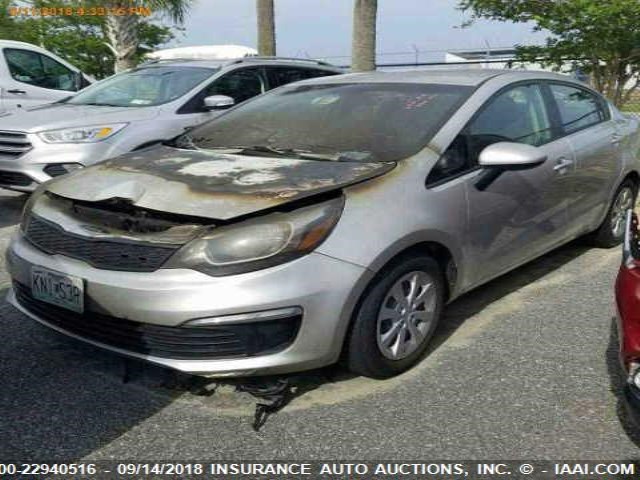 KNADM4A36H6005294 - 2017 KIA RIO LX SILVER photo 2