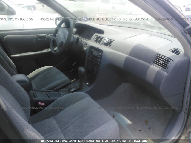 JT2BG22K710599553 - 2001 TOYOTA CAMRY CE/LE/XLE 灰色 照片 5
