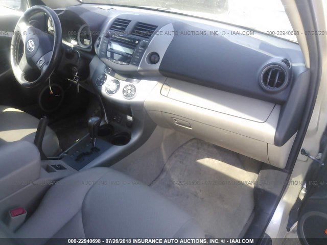 JTMBK31V376019163 - 2007 TOYOTA RAV4 LIMITED 金色 照片 5