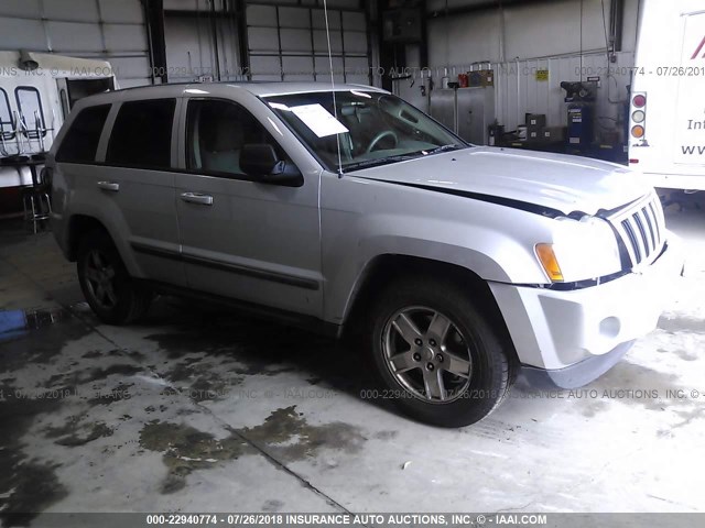 1J8HR48P97C679849 - 2007 JEEP GRAND CHEROKEE LAREDO/COLUMBIA/FREEDOM 银色 照片 1