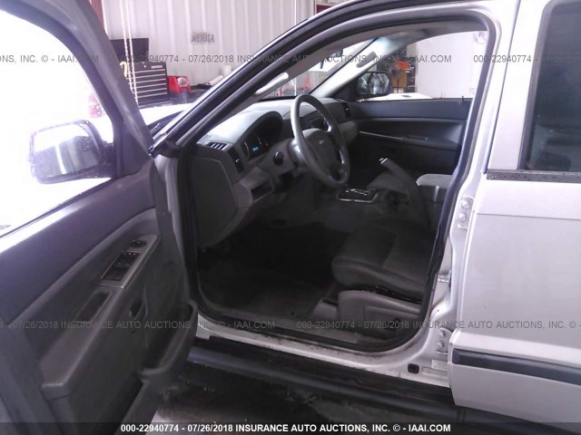 1J8HR48P97C679849 - 2007 JEEP GRAND CHEROKEE LAREDO/COLUMBIA/FREEDOM 银色 照片 5