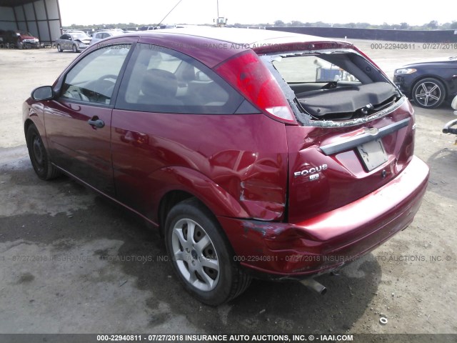 3FAFP31N45R161949 - 2005 FORD FOCUS ZX3 RED photo 3