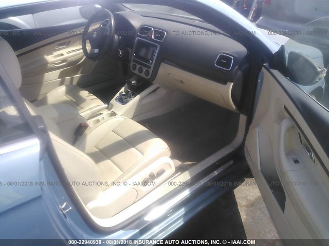 WVWFA71F29V005963 - 2009 VOLKSWAGEN EOS LUX 蓝色 照片 5