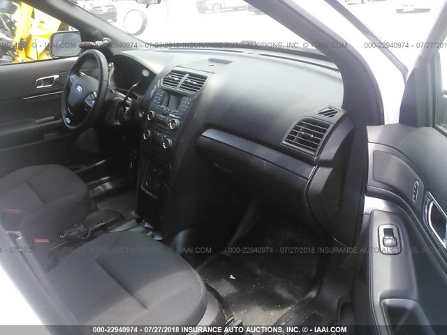 1FM5K8AR6HGD58570 - 2017 FORD EXPLORER POLICE INTERCEPTOR WHITE photo 5