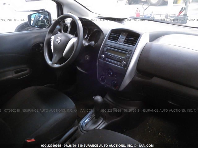 3N1CE2CP2FL405858 - 2015 NISSAN VERSA NOTE S/S PLUS/SV/SL/SR SILVER photo 5