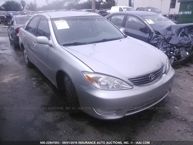 4T1BE32K65U424126 - 2005 TOYOTA CAMRY LE/XLE/SE 灰色 照片 1