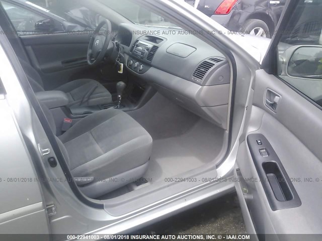 4T1BE32K65U424126 - 2005 TOYOTA CAMRY LE/XLE/SE 灰色 照片 5