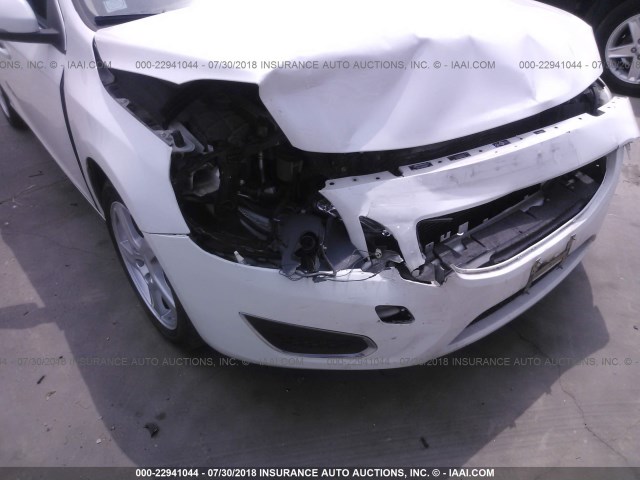 YV1622FS5C2133817 - 2012 VOLVO S60 T5 WHITE photo 6