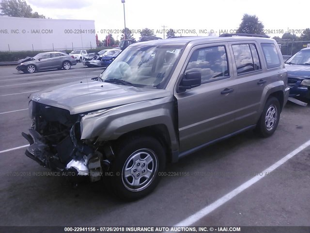 1J8FT28017D397814 - 2007 JEEP PATRIOT SPORT GOLD photo 2