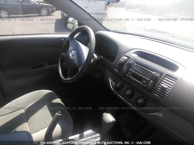 4T1BE32KX2U039325 - 2002 TOYOTA CAMRY LE/XLE/SE Qara foto 5