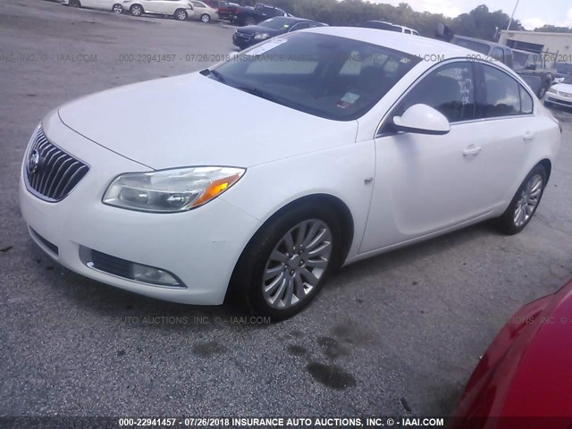 W04GN5EC2B1012433 - 2011 BUICK REGAL CXL WHITE photo 2