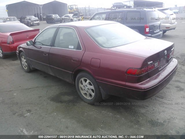 JT2BF28K6X0160279 - 1999 TOYOTA CAMRY LE/XLE MAROON photo 3
