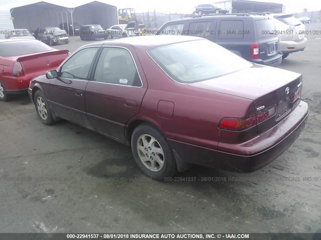 JT2BF28K6X0160279 - 1999 TOYOTA CAMRY LE/XLE Շագանակագույն լուսանկար 3